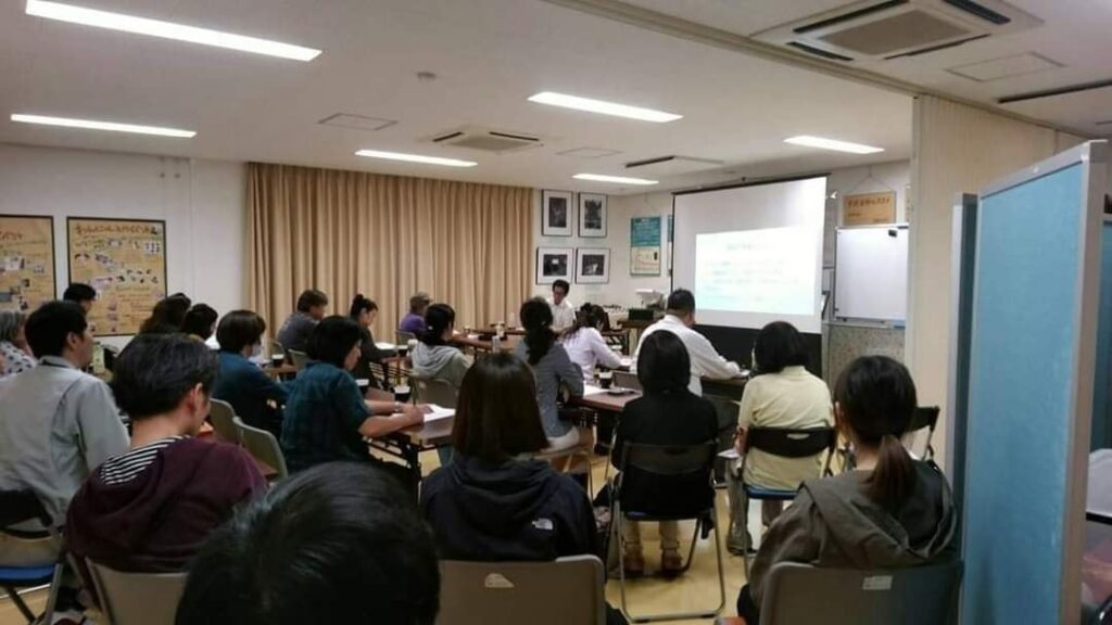 福岡市西部家庭動物センターでのボランティア向けセミナーの様子