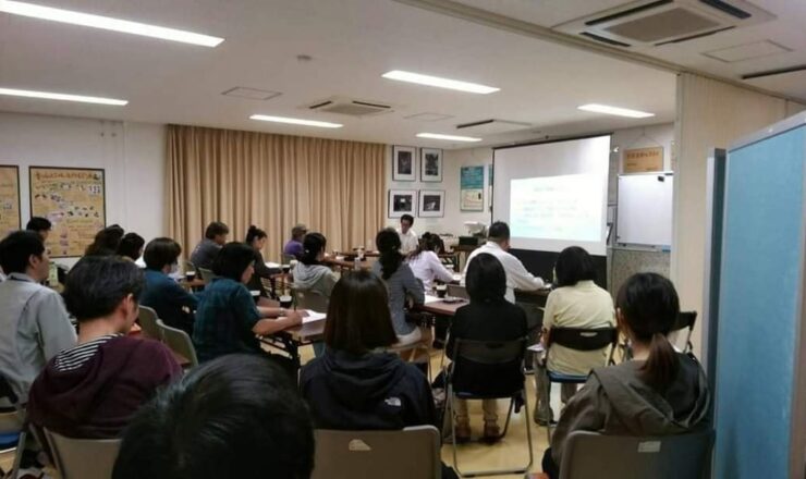 福岡市西部家庭動物センターでのボランティア向けセミナーの様子